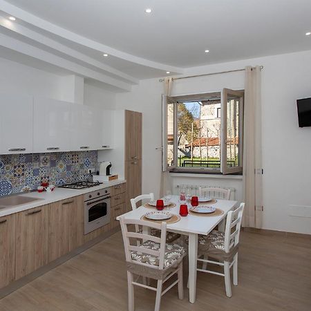 Casa Vacanze La Via Delle Stelle อาเจโรลา ภายนอก รูปภาพ