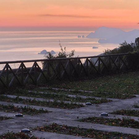 Casa Vacanze La Via Delle Stelle อาเจโรลา ภายนอก รูปภาพ