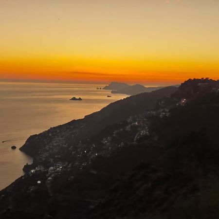 Casa Vacanze La Via Delle Stelle อาเจโรลา ภายนอก รูปภาพ