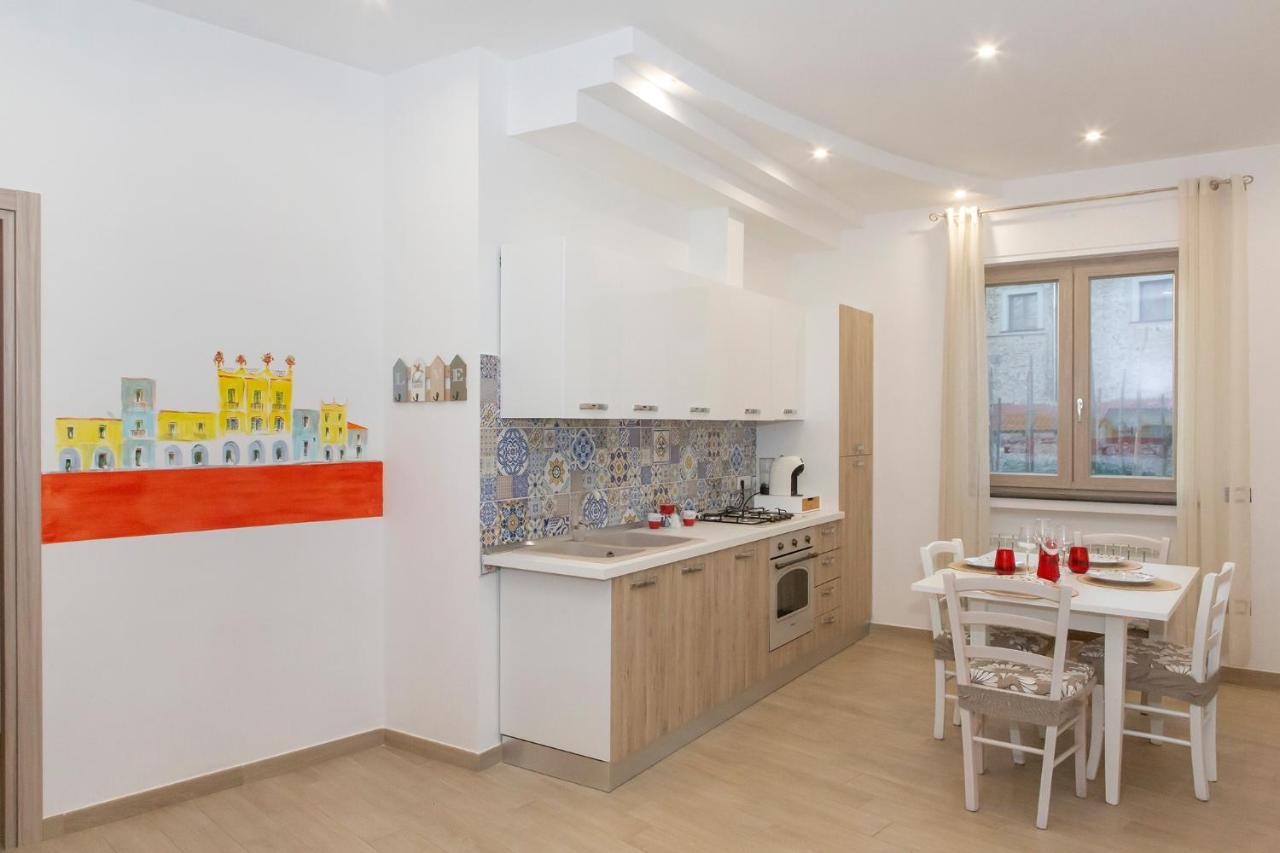 Casa Vacanze La Via Delle Stelle อาเจโรลา ภายนอก รูปภาพ