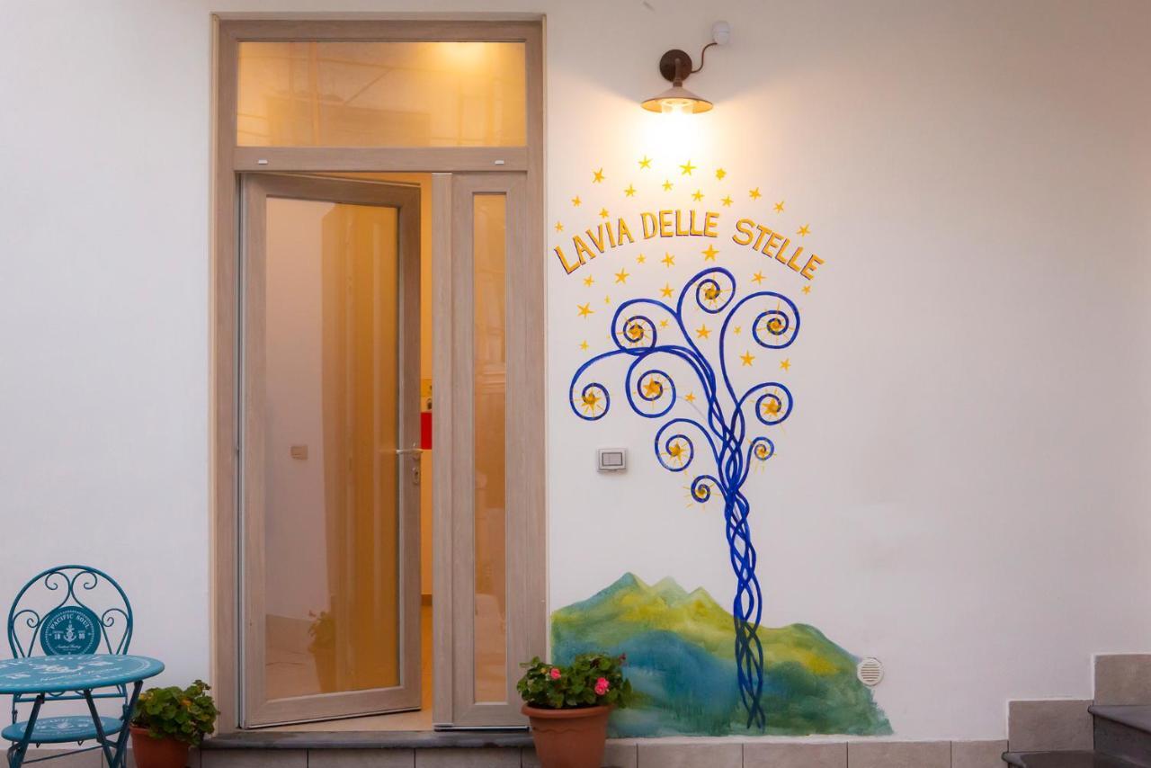 Casa Vacanze La Via Delle Stelle อาเจโรลา ภายนอก รูปภาพ