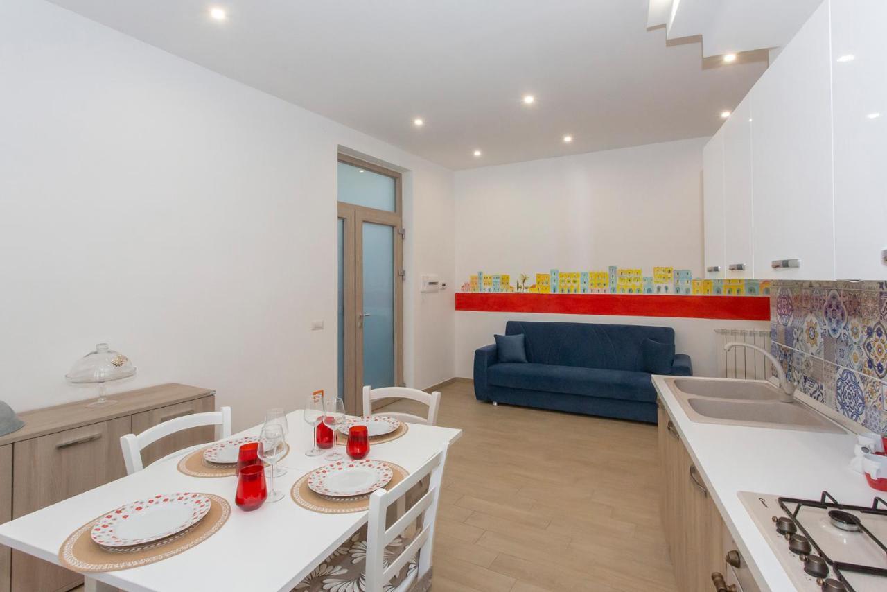 Casa Vacanze La Via Delle Stelle อาเจโรลา ภายนอก รูปภาพ
