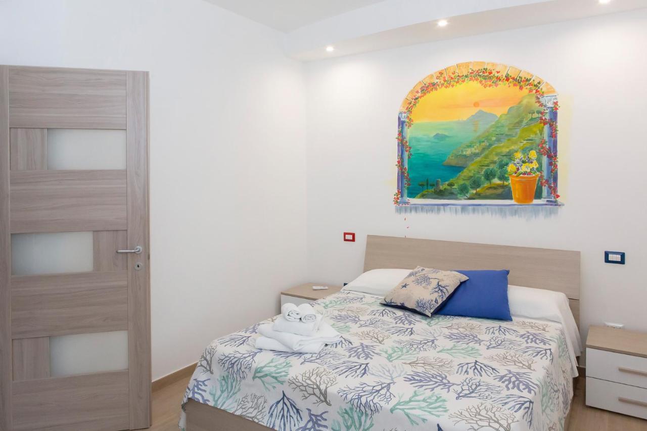 Casa Vacanze La Via Delle Stelle อาเจโรลา ภายนอก รูปภาพ