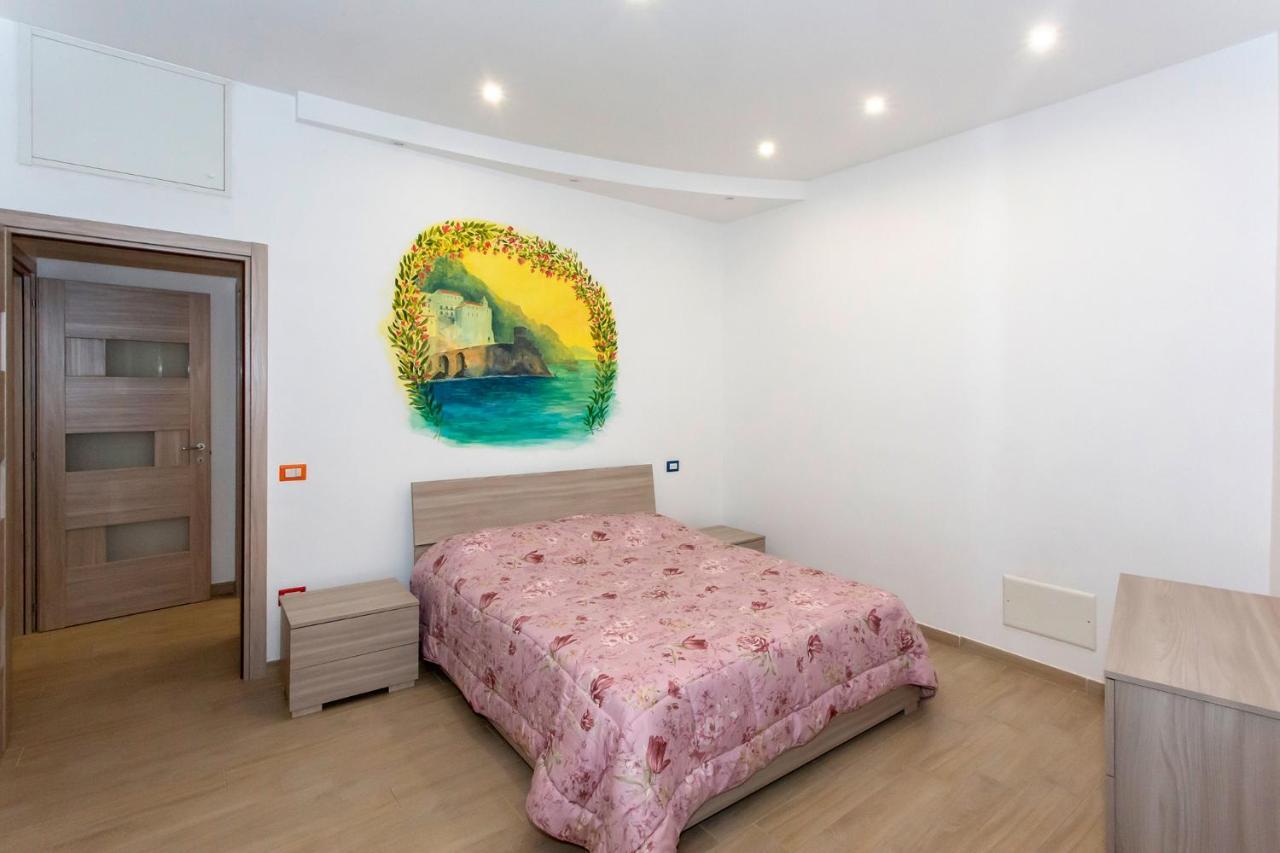 Casa Vacanze La Via Delle Stelle อาเจโรลา ภายนอก รูปภาพ