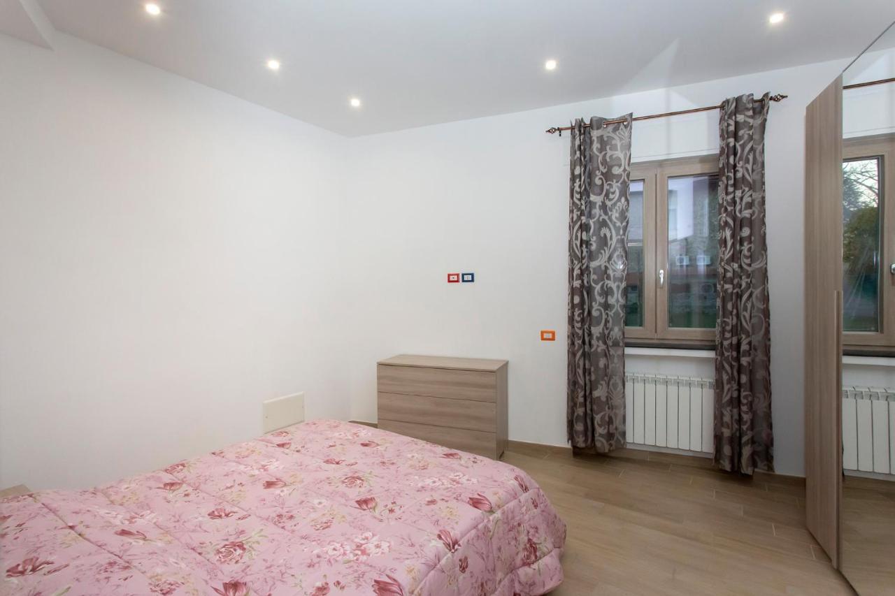 Casa Vacanze La Via Delle Stelle อาเจโรลา ภายนอก รูปภาพ