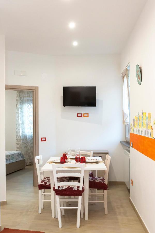 Casa Vacanze La Via Delle Stelle อาเจโรลา ภายนอก รูปภาพ