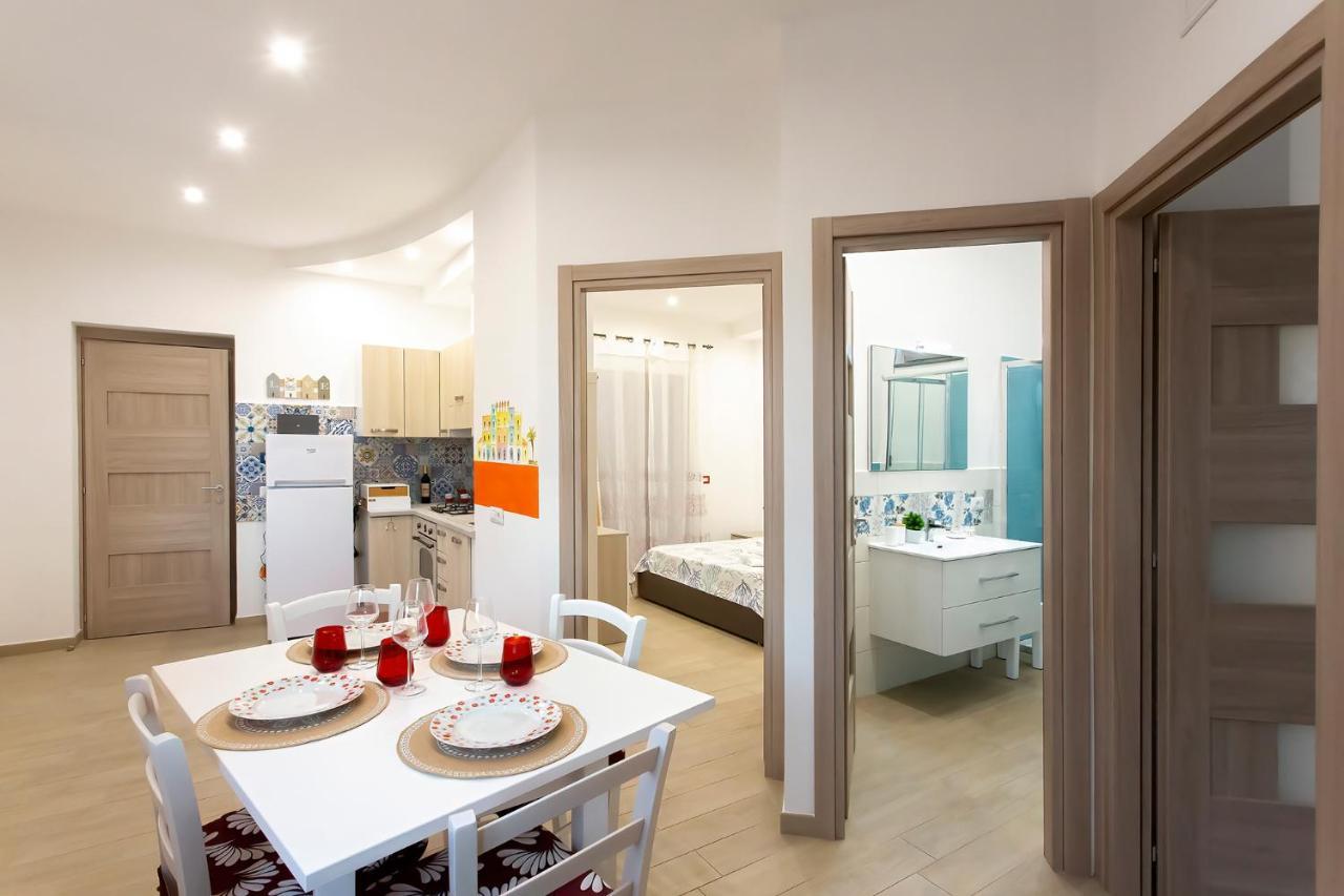 Casa Vacanze La Via Delle Stelle อาเจโรลา ภายนอก รูปภาพ