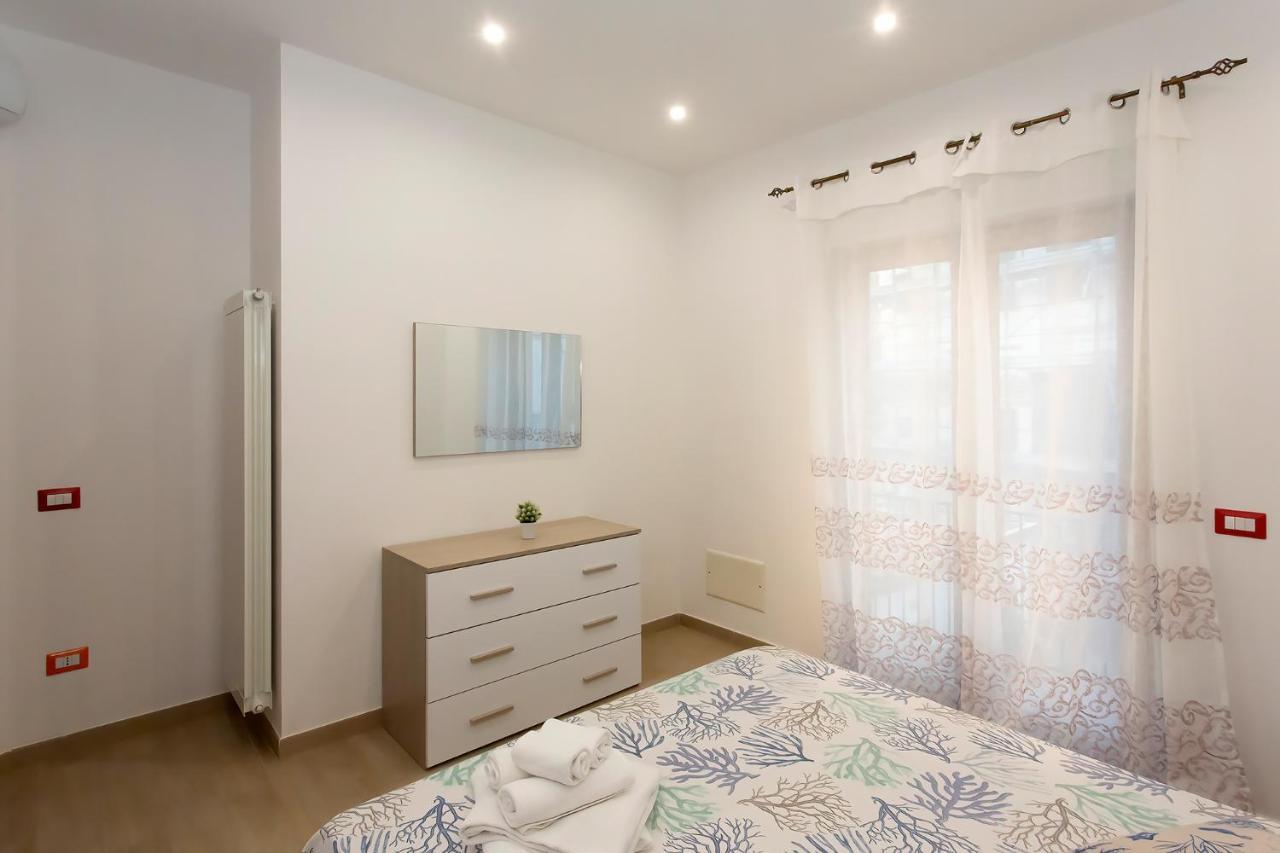 Casa Vacanze La Via Delle Stelle อาเจโรลา ภายนอก รูปภาพ