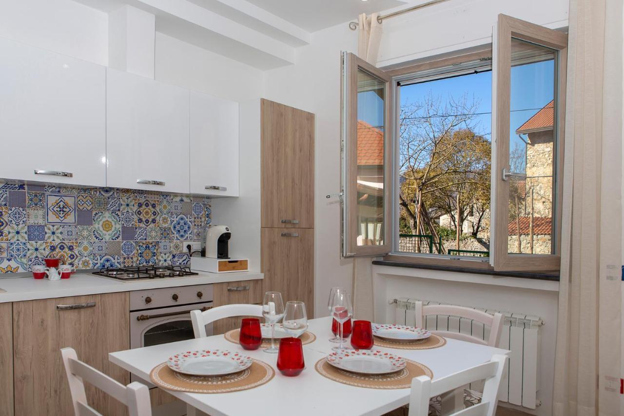 Casa Vacanze La Via Delle Stelle อาเจโรลา ภายนอก รูปภาพ