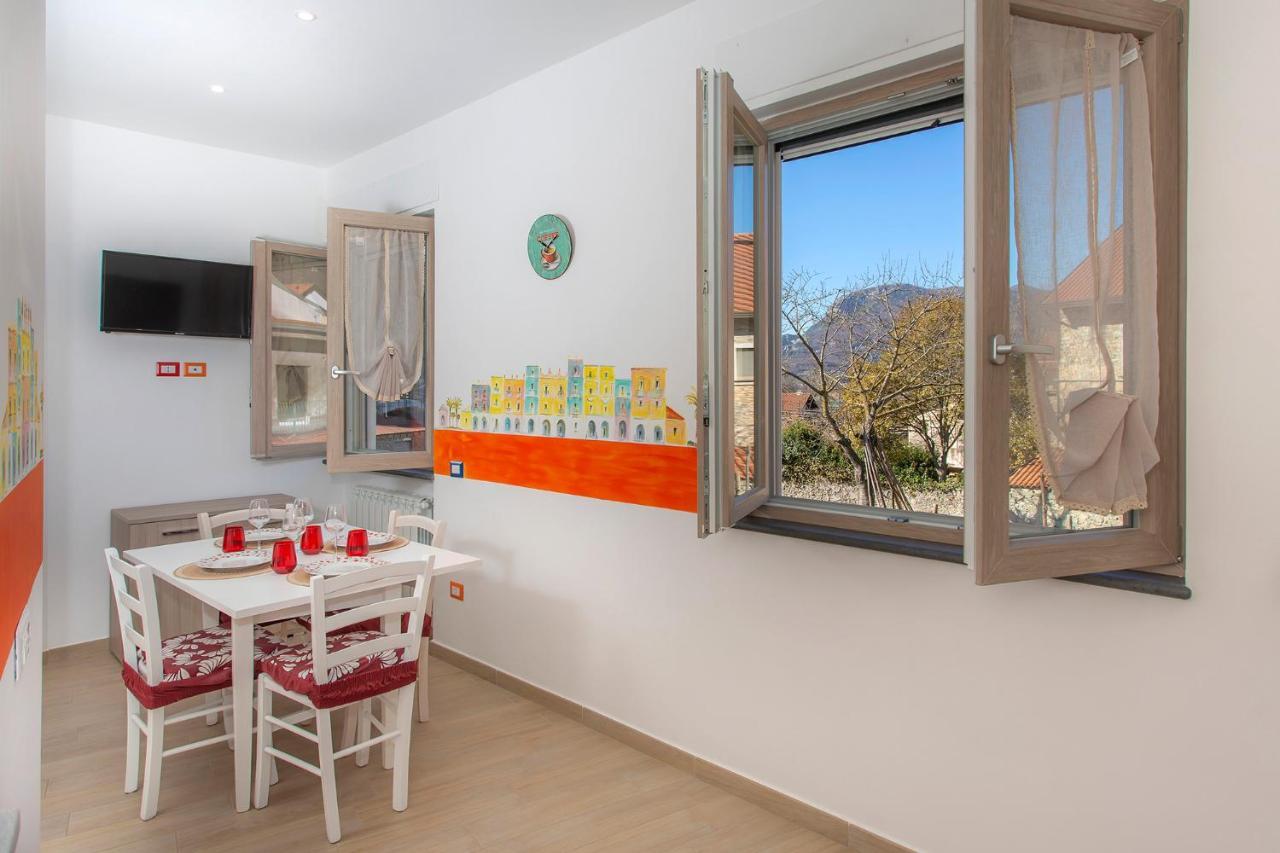 Casa Vacanze La Via Delle Stelle อาเจโรลา ภายนอก รูปภาพ