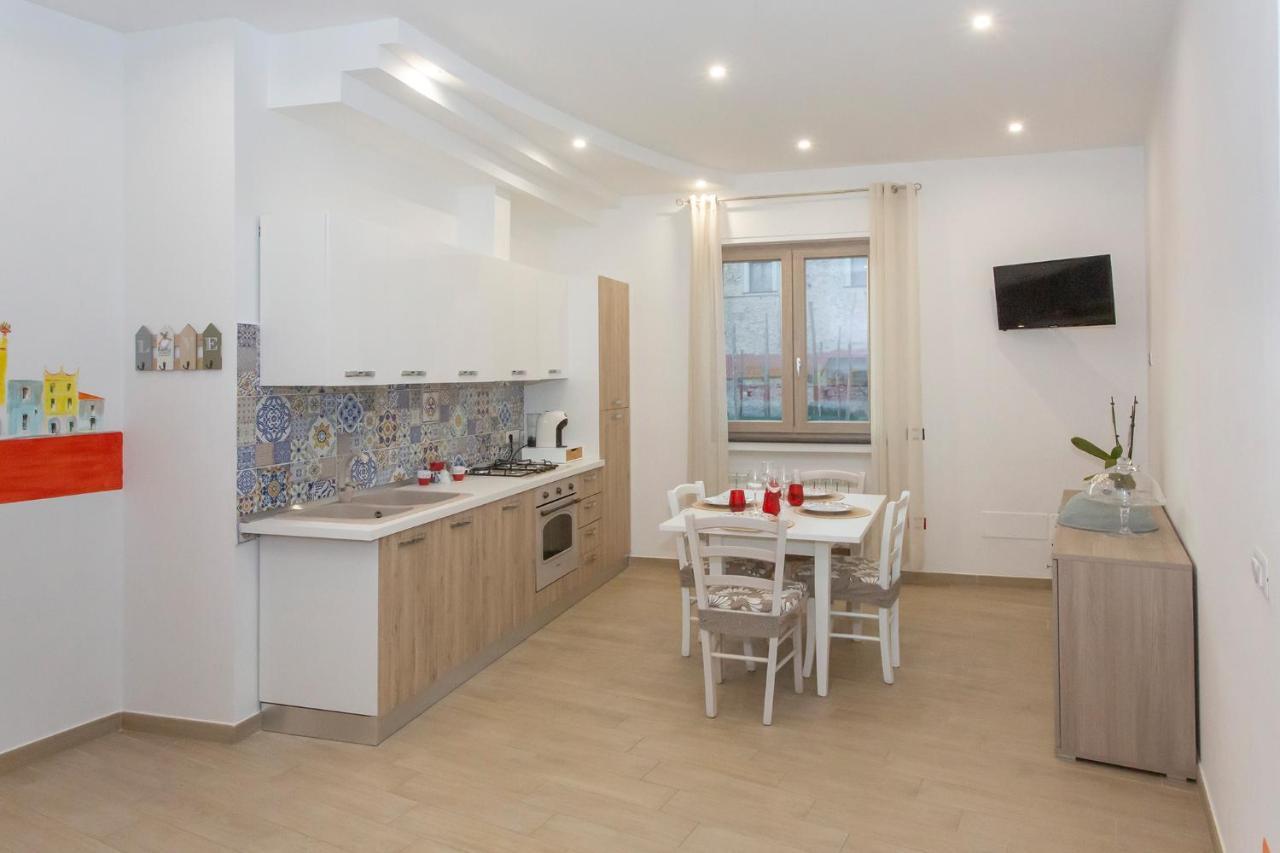 Casa Vacanze La Via Delle Stelle อาเจโรลา ภายนอก รูปภาพ