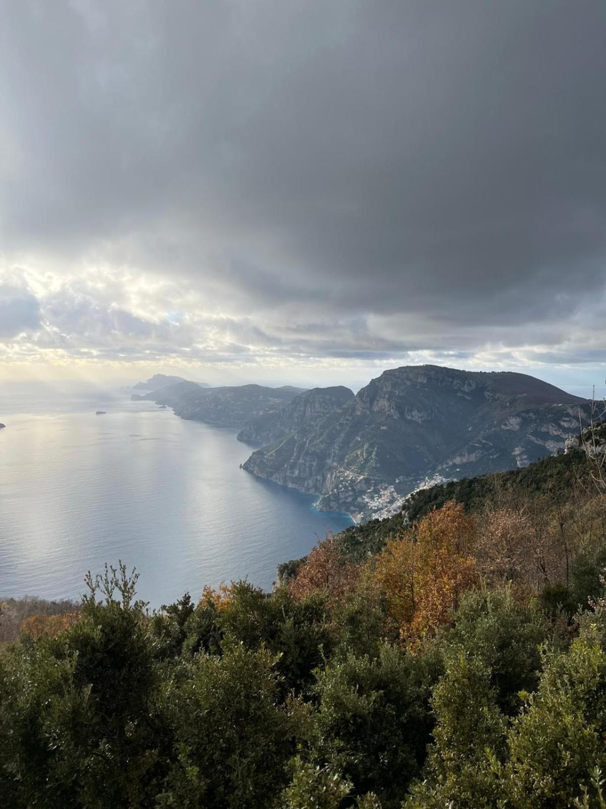 Casa Vacanze La Via Delle Stelle อาเจโรลา ภายนอก รูปภาพ